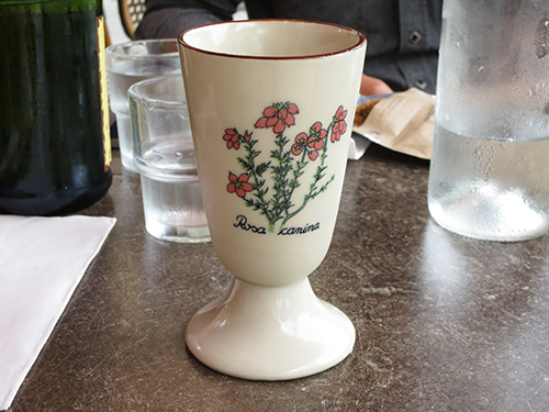 this cup ....and the lovely floral print. plus the cidre inside - of course !